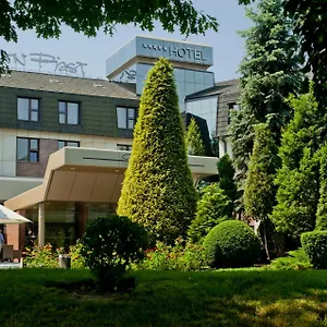 & Отель